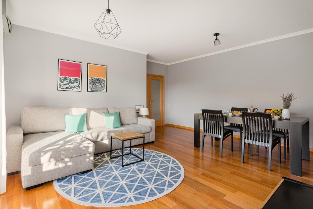 Elegant Flat In Benfica - 10 Min To Center Appartement *