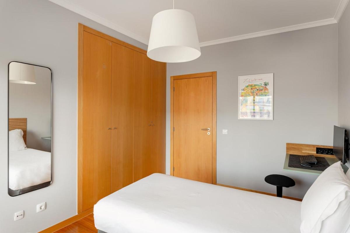 Apartment Elegant Flat In Benfica - 10 Min To Center Lissabon