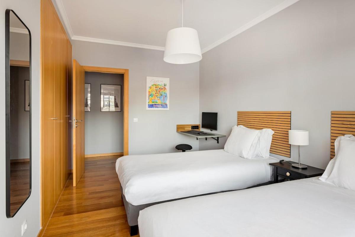 Elegant Flat In Benfica - 10 Min To Center